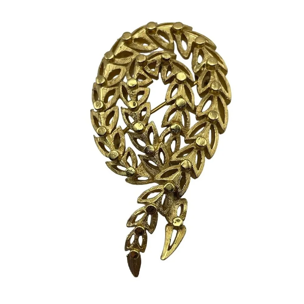 Trifari Vintage Ribbon Design Gold Tone‎ Textured Brushed Open Work Brooch Pin